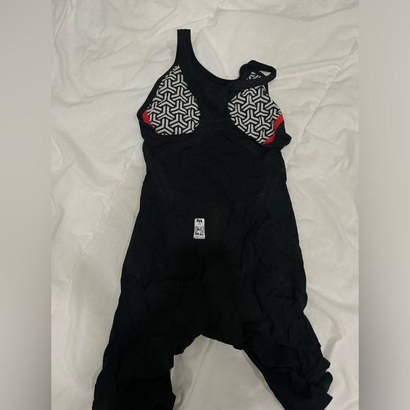 Carbon Glide Arena Size 24 (closed back) competition swimsuit - Picture 2 of 3